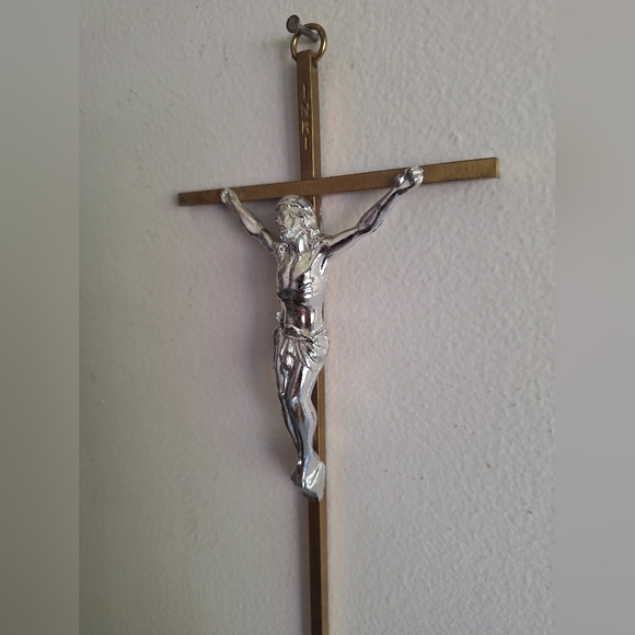 Brass crucifix and aluminum Jesus - Picture 3 of 10
